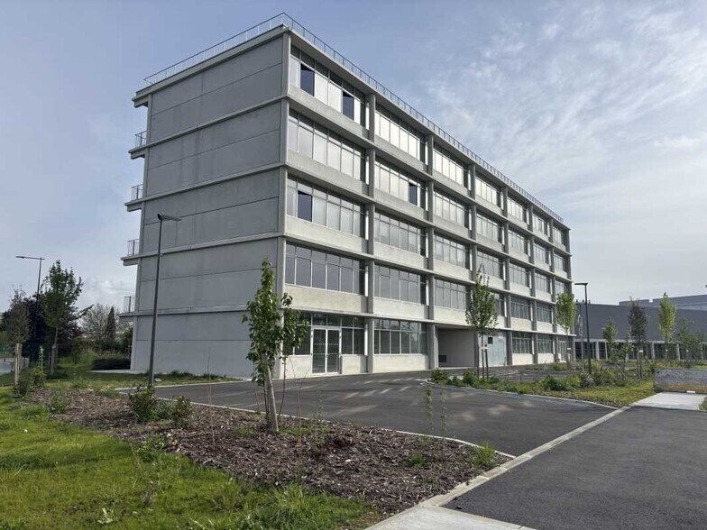 Bureau dans Villenave-d'Ornon à louer - Photo de l’immeuble – Image 2 sur 10