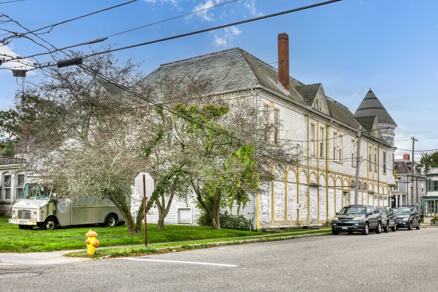 434 Main St, Greenport, NY à vendre - Photo de l’immeuble – Image 2 sur 17