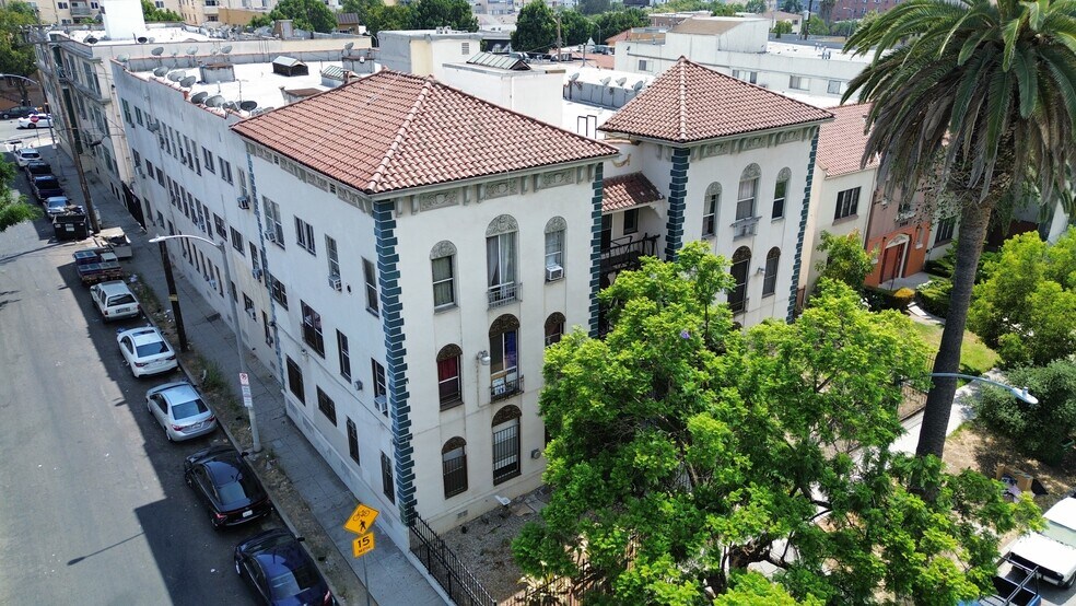 2910 Leeward Ave, Los Angeles, CA à vendre - Photo de l’immeuble – Image 2 sur 12