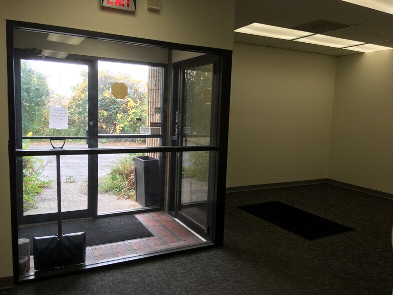 6647 Old Thompson Rd, Syracuse, NY à louer - Photo intérieure – Image 3 sur 9