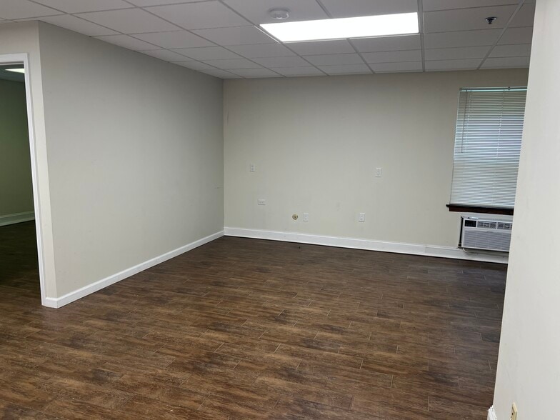 618 S Broad St, Lansdale, PA à louer - Photo de l’immeuble – Image 2 sur 17