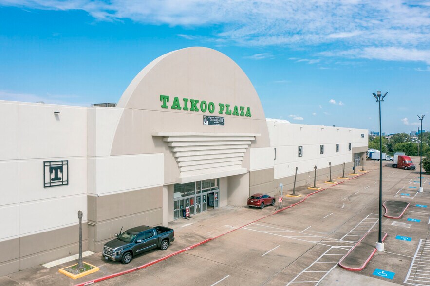 8800 W Sam Houston Pky S, Houston, TX à louer - Photo de l’immeuble – Image 3 sur 33