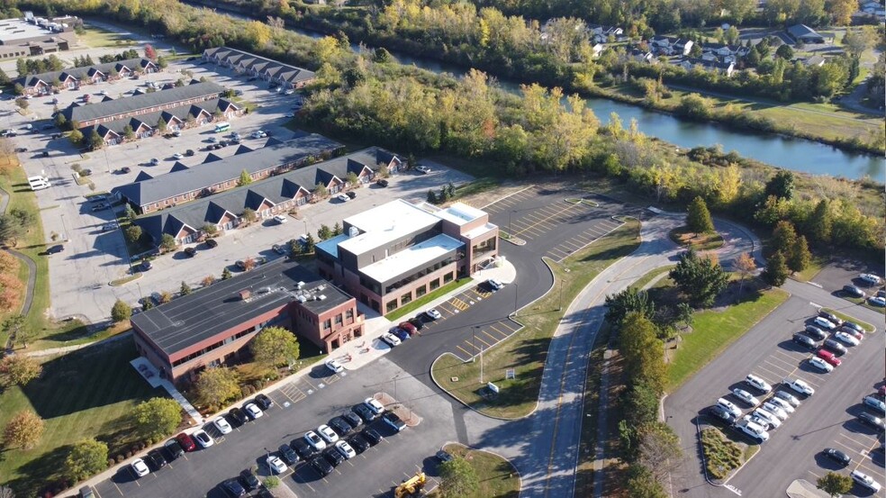 120 Marina Dr, Rochester, NY à louer - Photo de l’immeuble – Image 2 sur 13