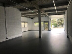 Local d’activités dans Les Ulis à louer Photo intérieure– Image 1 sur 3