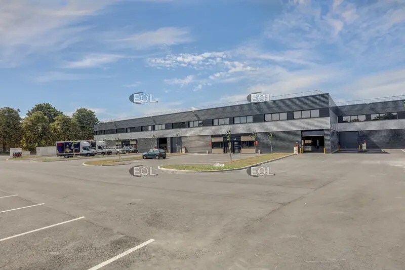 Local d’activités dans Aulnay-sous-Bois à louer - Photo de l’immeuble – Image 2 sur 8
