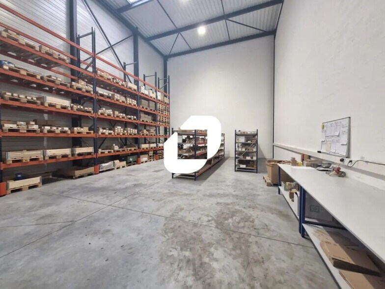 Local d’activités dans Vaires-sur-Marne à louer - Photo de l’immeuble – Image 2 sur 4