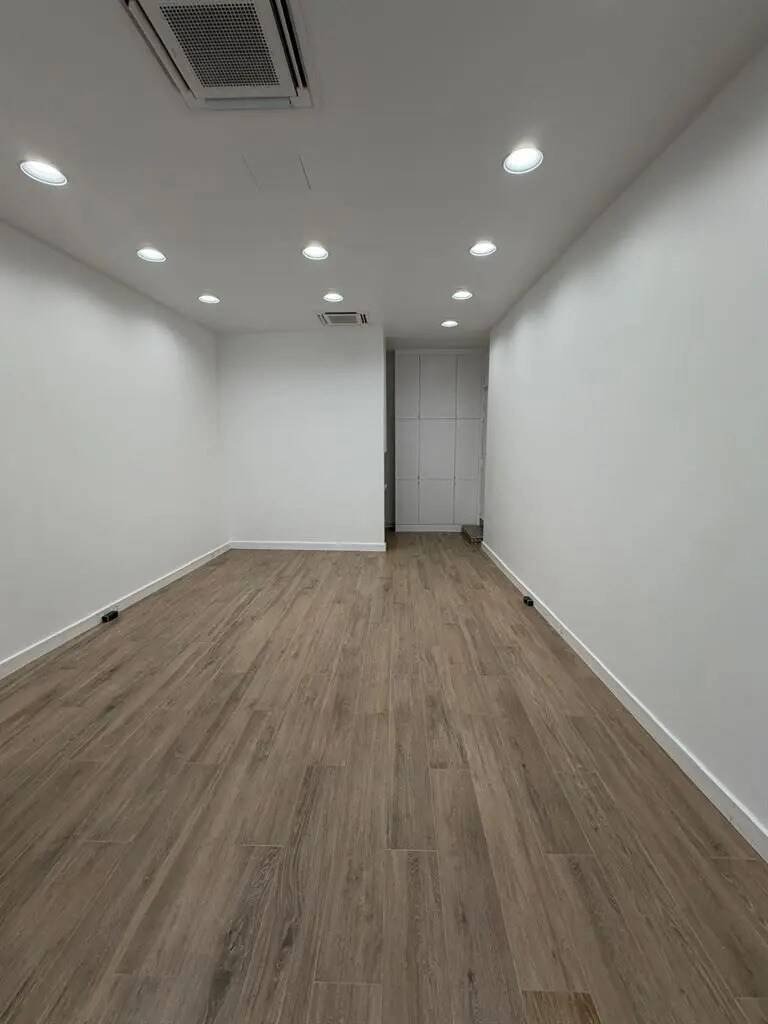 Local commercial dans Paris à louer Photo de l’immeuble– Image 1 sur 6