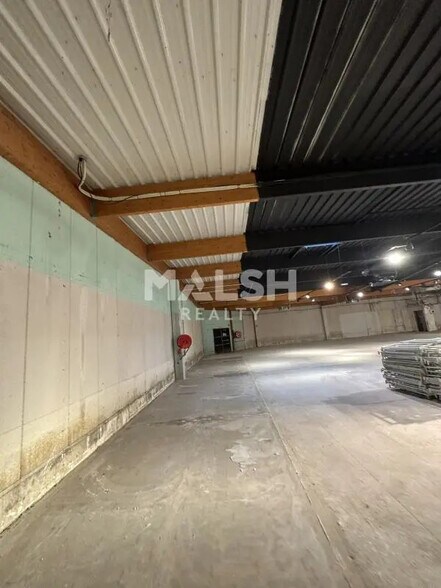 Local commercial dans Givors à louer - Photo de l’immeuble – Image 2 sur 2