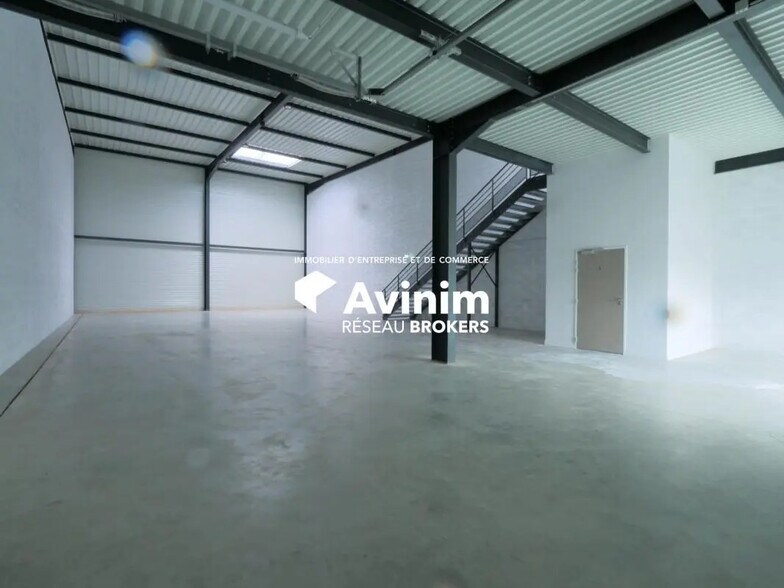 Industriel/Logistique dans Le Thillay à louer - Photo intérieure – Image 2 sur 2