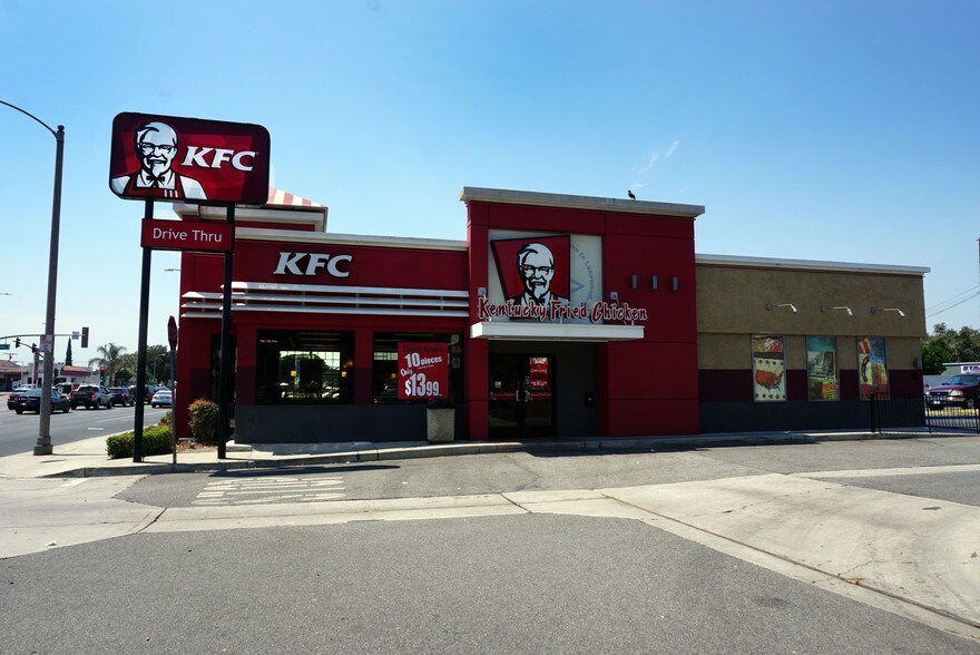 4917 Bellflower Blvd, Lakewood, CA à vendre - Photo de l’immeuble – Image 2 sur 14