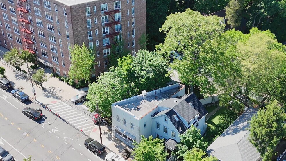 5731 Mosholu Ave, Bronx, NY à vendre - Vidéo sur l’annonce professionnelle – Image 2 sur 10