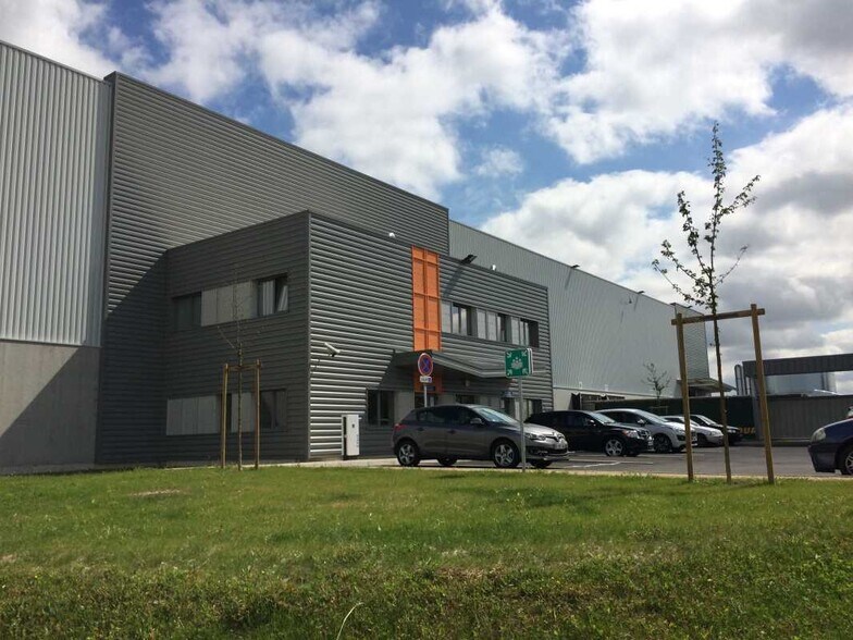 Industriel/Logistique dans Montbeugny à vendre - Photo de l’immeuble – Image 3 sur 7