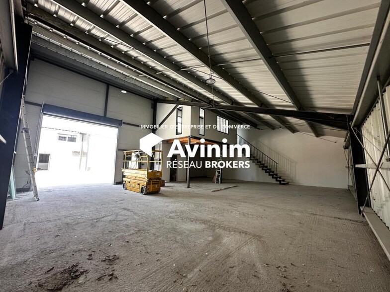 Industriel/Logistique dans Vendres à louer - Photo de l’immeuble – Image 1 sur 3