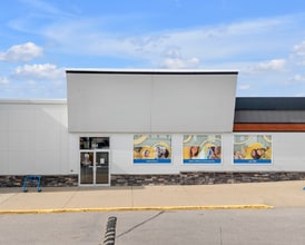 4804 50 St, Innisfail, AB à louer Photo de l’immeuble– Image 1 sur 23