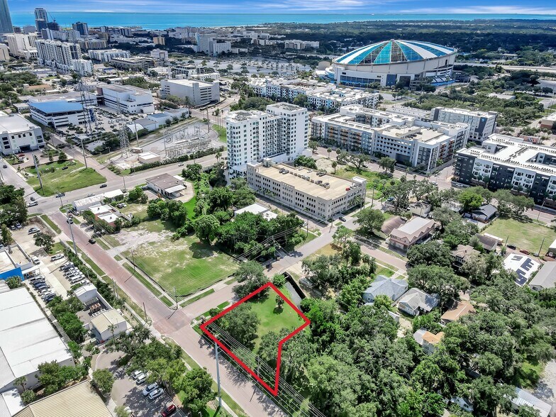 1700 Burlington Ave N, Saint Petersburg, FL à vendre - Photo de l’immeuble – Image 2 sur 7