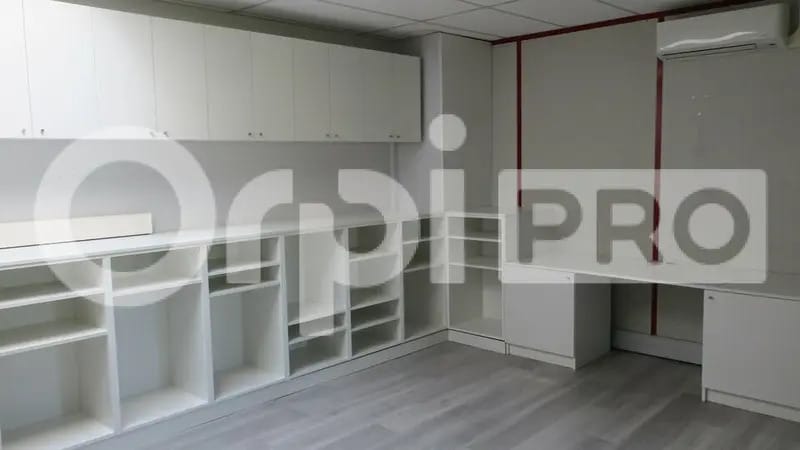 Bureau dans Saint-Genis-Laval à vendre - Photo intérieure – Image 2 sur 9