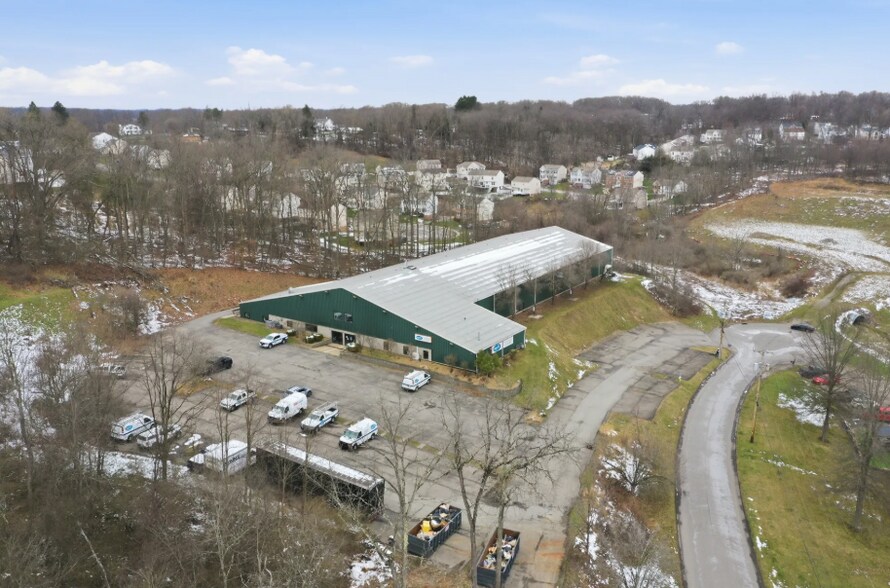 1035 Executive Dr, Gibsonia, PA à vendre - Photo de l’immeuble – Image 3 sur 16