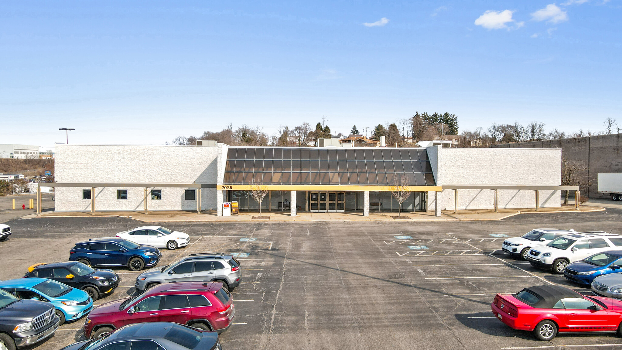 7025 Clairton Rd, West Mifflin, PA à louer Photo de l’immeuble– Image 1 sur 23