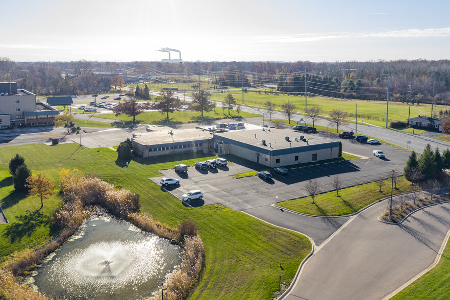 750 Stewart Rd, Monroe, MI à louer - Photo principale – Image 1 sur 28