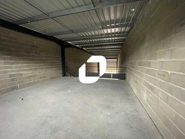 Local d’activités dans Lège-Cap-Ferret à louer - Photo de l’immeuble – Image 3 sur 7