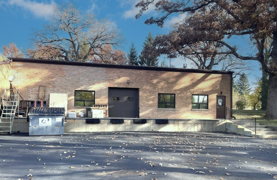 39W433 Highland Ave, Elgin, IL à louer - Photo de l’immeuble – Image 2 sur 3