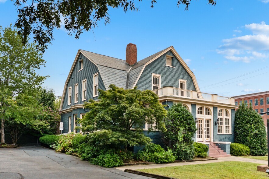 435 E Morehead St, Charlotte, NC à louer - Photo de l’immeuble – Image 2 sur 17