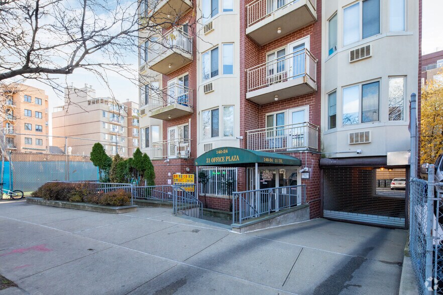 14022-14024 31st Dr, Flushing, NY à vendre - Photo de l’immeuble – Image 2 sur 6