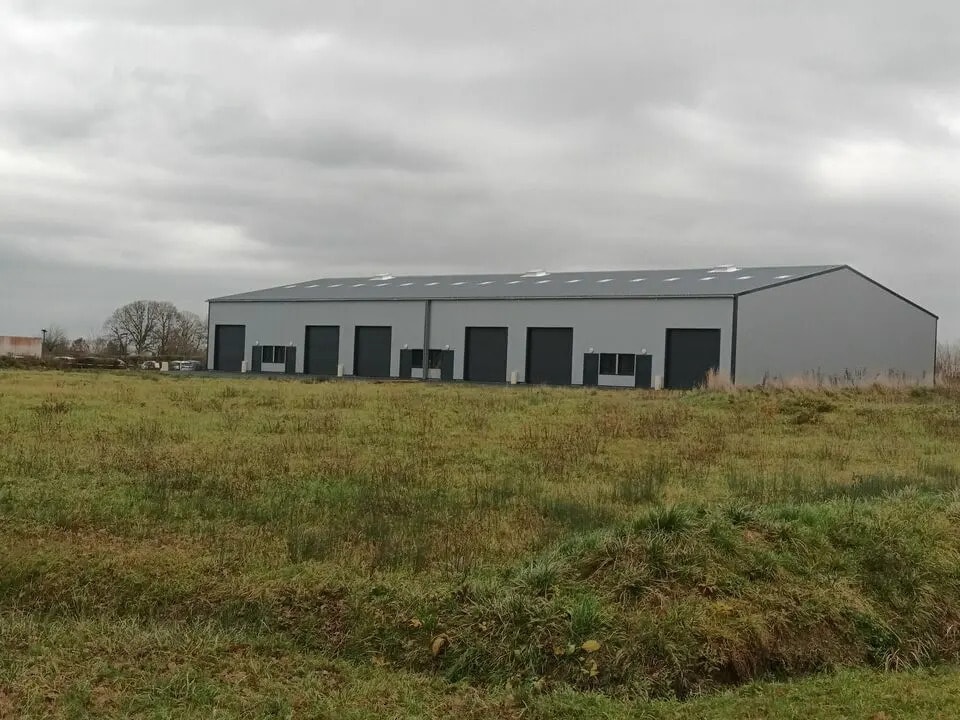 Local d’activités dans Épaignes à louer Photo de l’immeuble– Image 1 sur 11