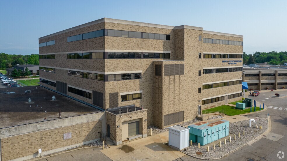 1535 Gull Rd, Kalamazoo, MI à louer - Photo de l’immeuble – Image 3 sur 4