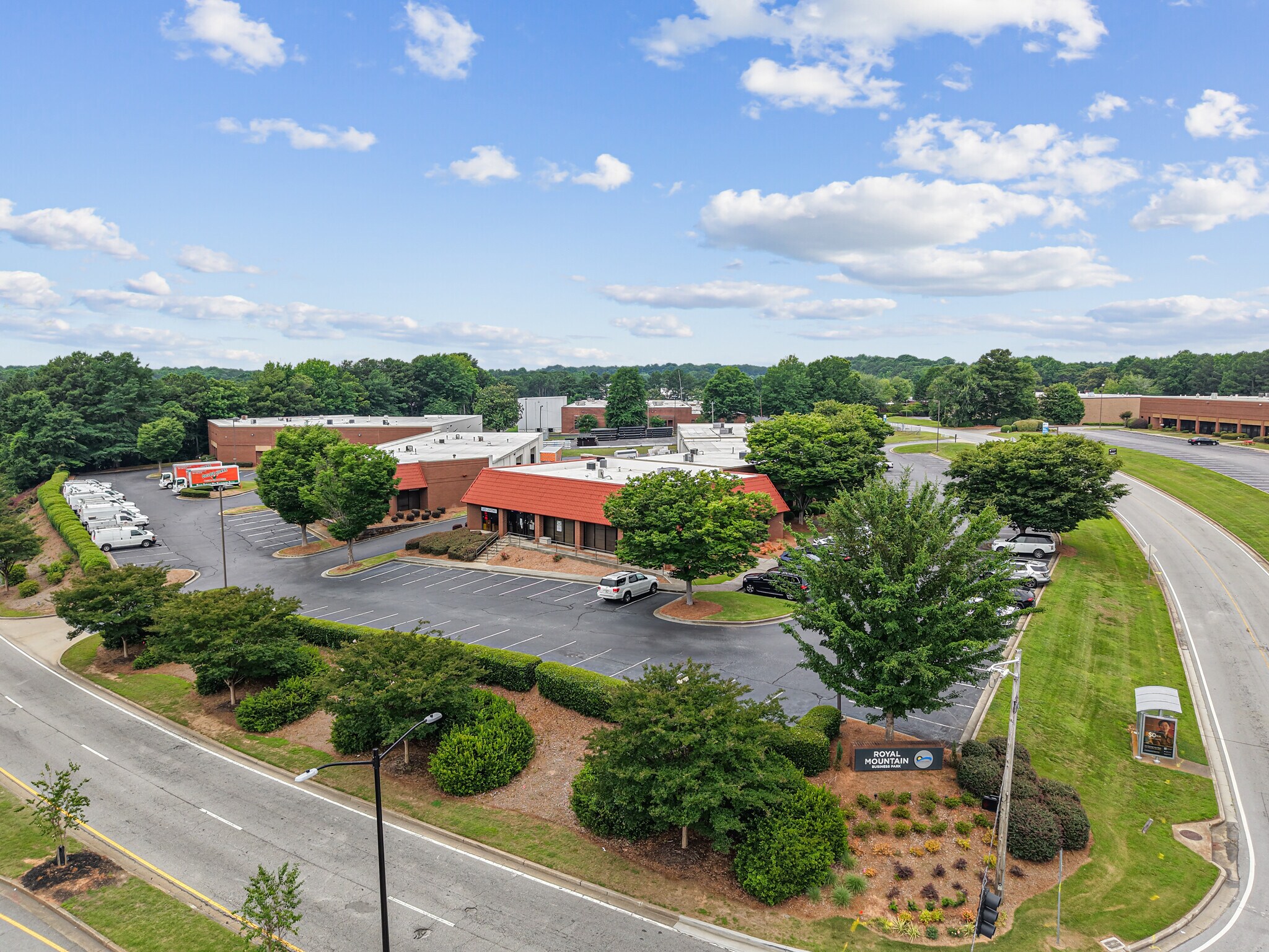 4896 N Royal Atlanta Dr, Tucker, GA à louer Photo de l’immeuble– Image 1 sur 10