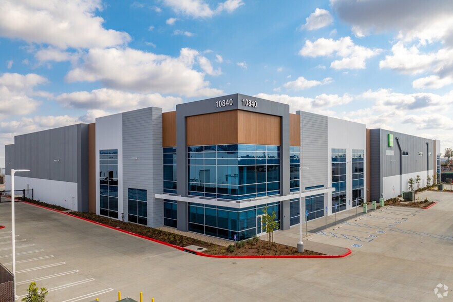 10840 Norwalk Blvd, Santa Fe Springs, CA à louer - Photo principale – Image 1 sur 22