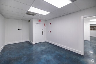 1910 NW 97th Ave, Miami, FL à louer Photo intérieure– Image 2 sur 11