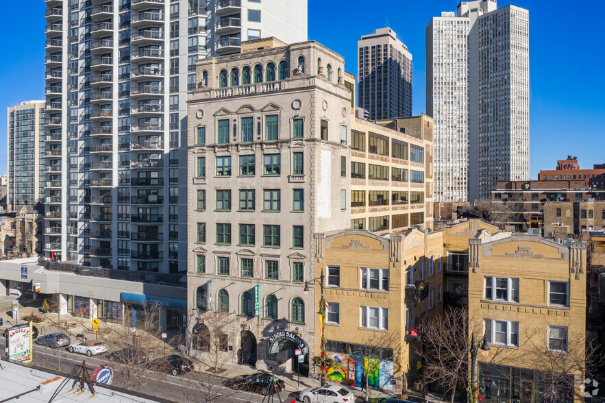 2551 N Clark St, Chicago, IL à louer - Photo de l’immeuble – Image 1 sur 14