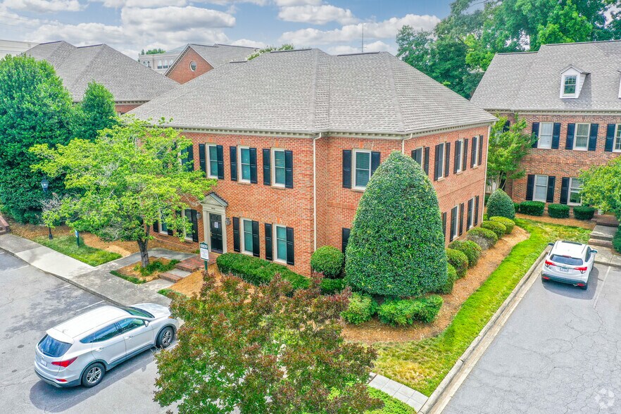 6809 Fairview Rd, Charlotte, NC à louer - Photo de l’immeuble – Image 2 sur 7