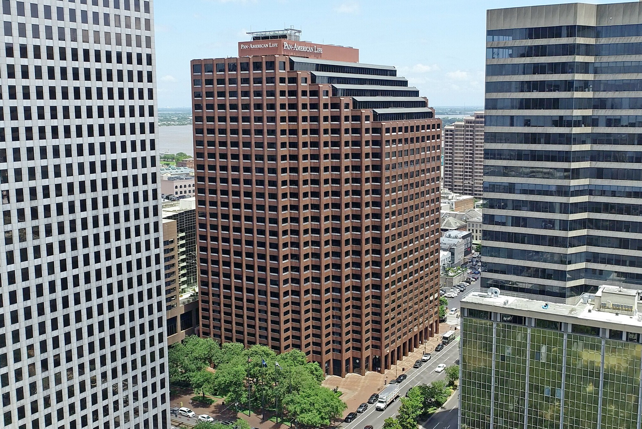 601 Poydras St, New Orleans, LA à louer Photo principale– Image 1 sur 30