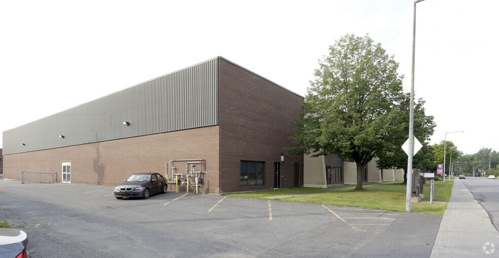 2060-2068 Rue de la Province, Longueuil, QC à louer - Photo de l’immeuble – Image 2 sur 2