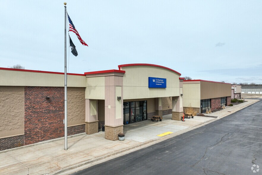 3551 Commercial Dr SW, Rochester, MN à louer - Photo de l’immeuble – Image 2 sur 7