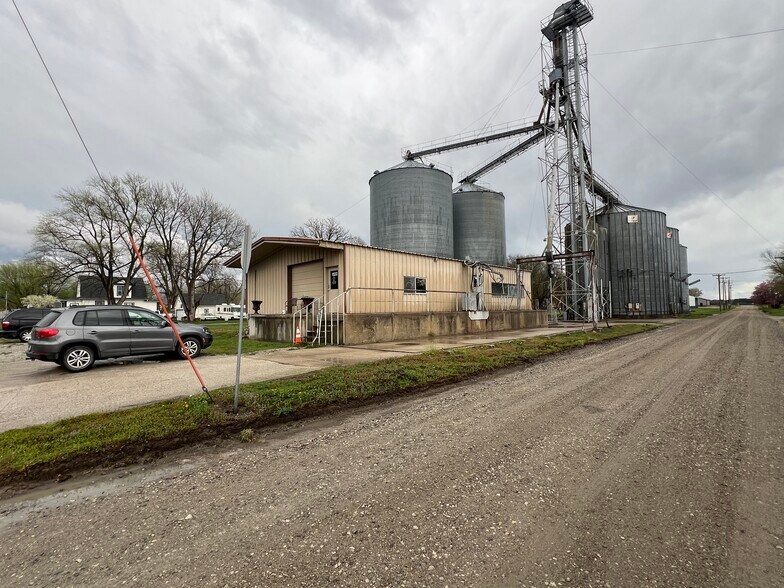 300 Chestnut St, Elliott, IA à vendre - Photo de l’immeuble – Image 2 sur 14