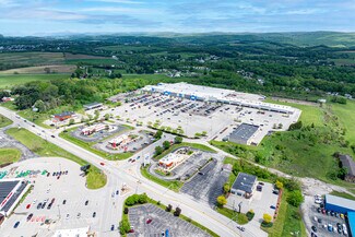 Plus de détails pour 700-900 Summit Ridge Plz, Mount Pleasant, PA - Local commercial à louer