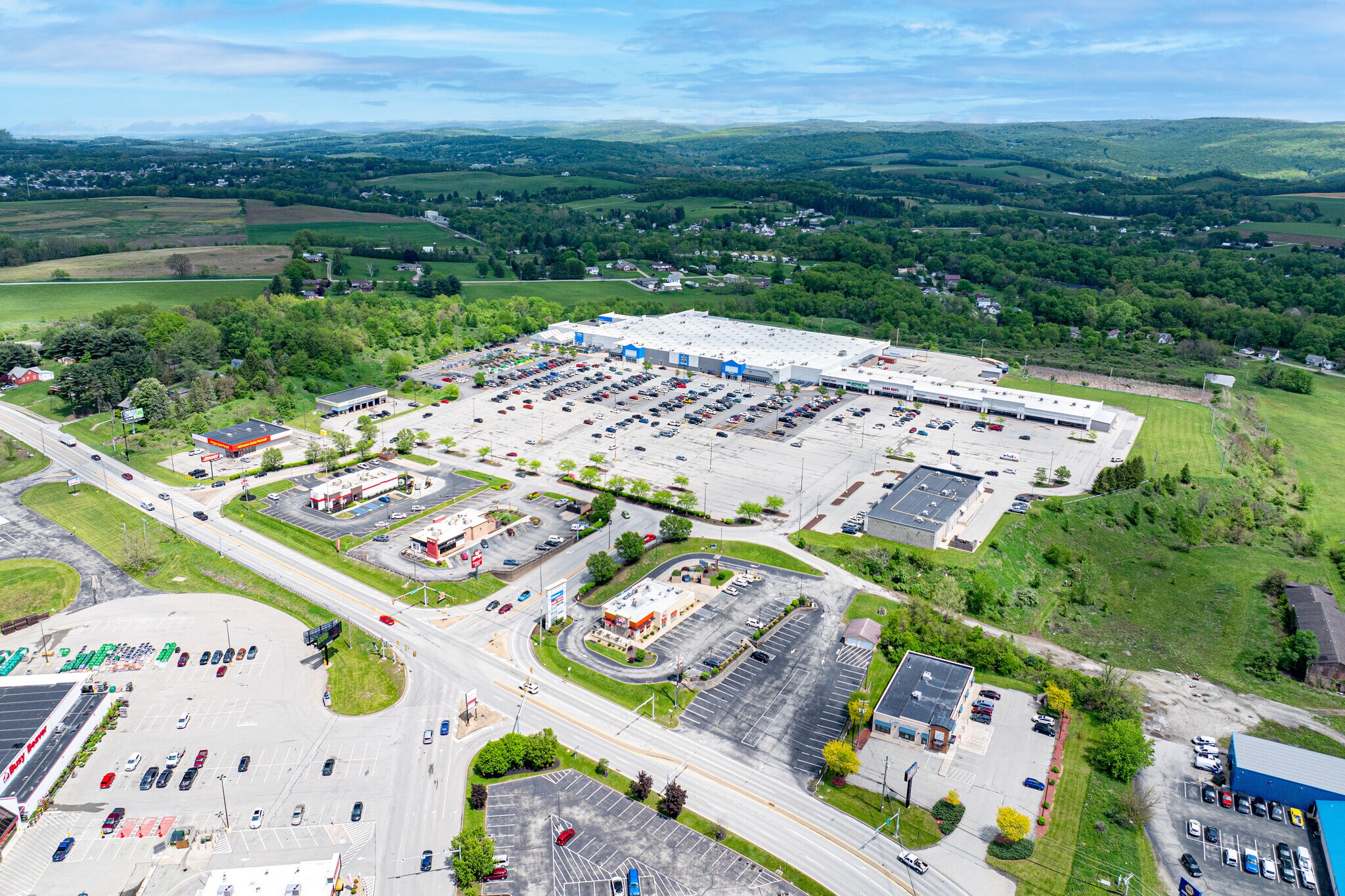 700-900 Summit Ridge Plz, Mount Pleasant, PA à louer Photo de l’immeuble– Image 1 sur 2