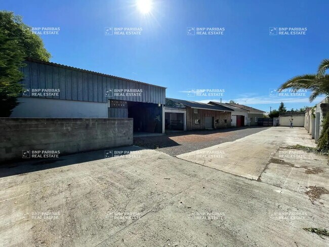 Plus de détails pour Local d’activités à vendre