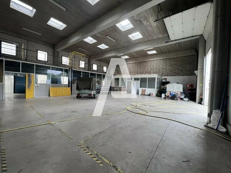 Local d’activités dans Vitry-sur-Seine à louer - Photo de l’immeuble – Image 1 sur 5