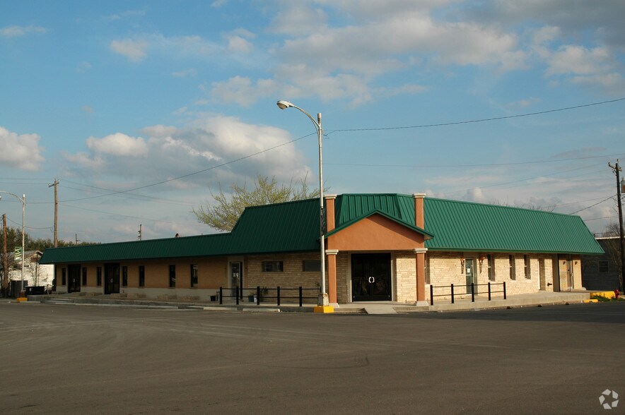 101 E Washington Ave, Whitney, TX à louer - Photo principale – Image 1 sur 1