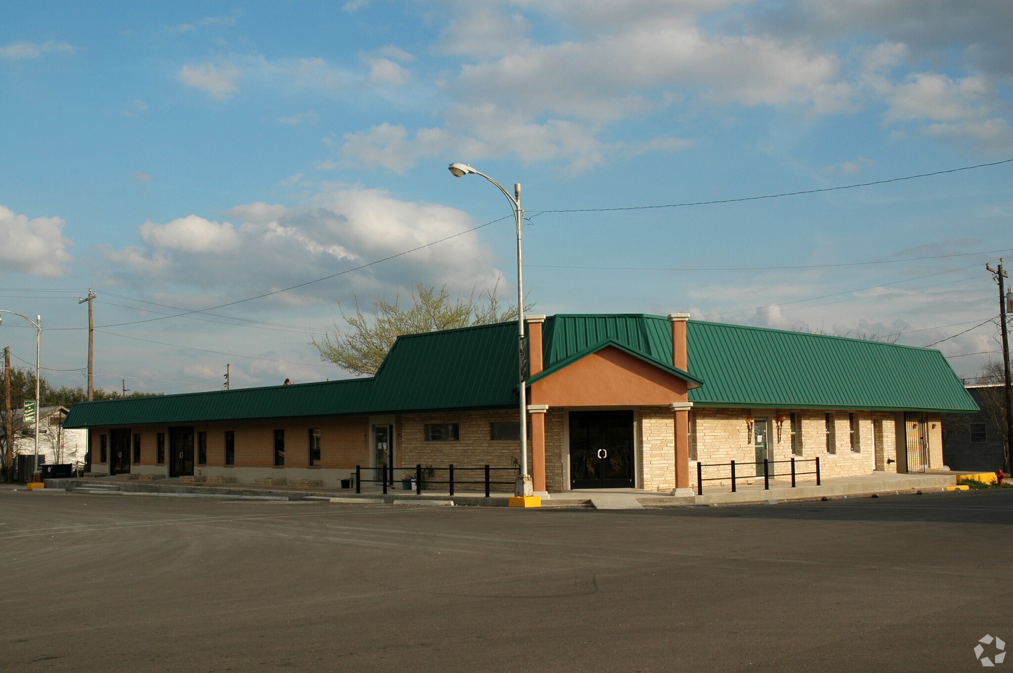 101 E Washington Ave, Whitney, TX à louer Photo principale– Image 1 sur 2