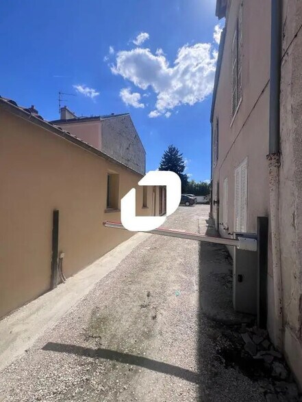 Bureau dans Gretz-Armainvilliers à louer - Photo de l’immeuble – Image 2 sur 2