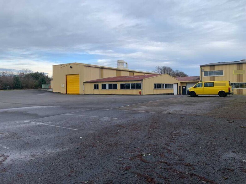 Local d’activités dans Saint-Trivier-sur-Moignans à louer - Photo de l’immeuble – Image 1 sur 14