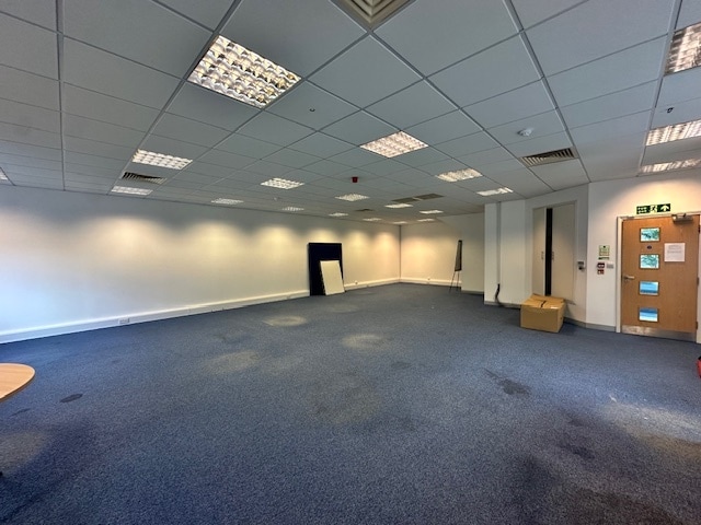 Manor Way, Borehamwood, HRT WD6 1GW - Lot 12 -  - Photo intérieure - Image 1 of 2