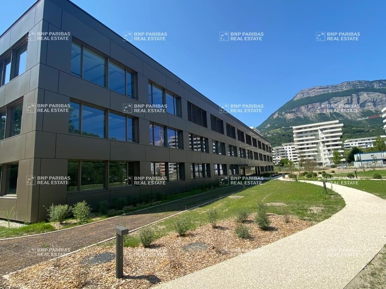 Avenue Du Vercors, Meylan à louer - Photo de l’immeuble – Image 1 sur 14