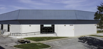 4669 L B McLeod Rd, Orlando, FL à louer Photo de l’immeuble– Image 1 sur 3