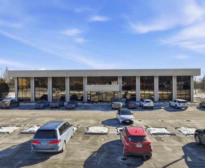 7900 S Cass Ave, Darien, IL à vendre - Photo de l’immeuble – Image 2 sur 19